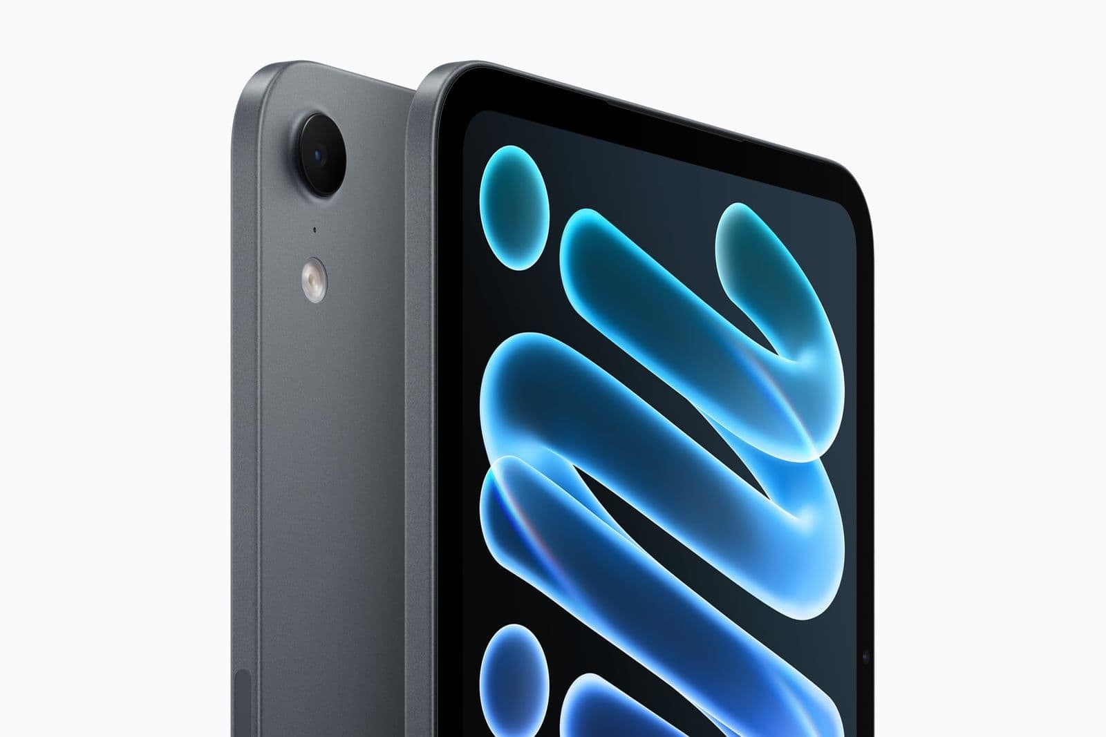 Detailopname van de camera en zijkant van de iPad mini in de kleur middernacht