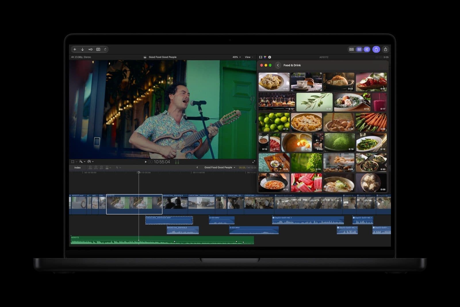 Een MacBook Pro waarop Final Cut Pro draait met de Content Hub geopend
