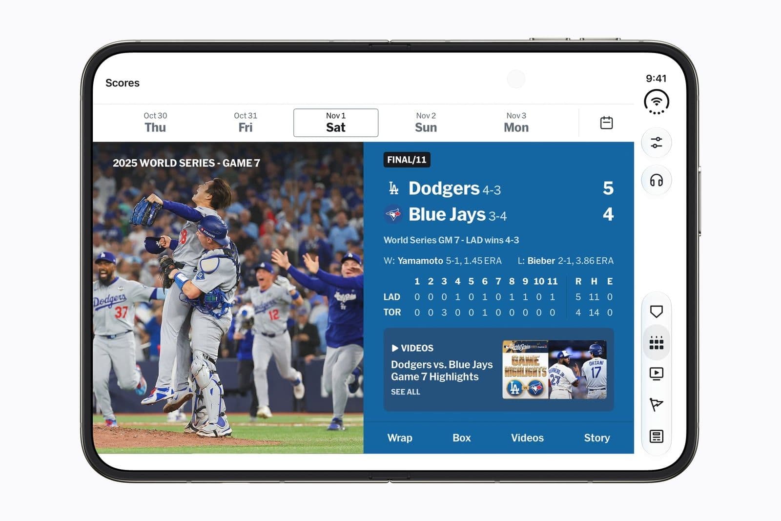 Een volledig opengeklapte iPhone Duo met de MLB-app en wedstrijdstatistieken