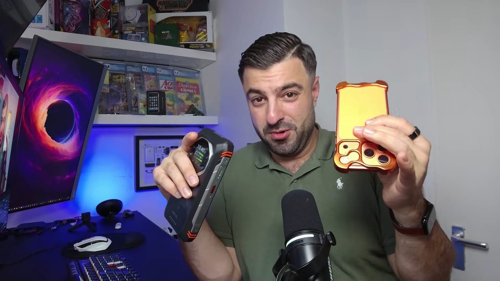 Zino toont het enorme dikteverschil tussen de OSCAL Tank 1 en een regulier hoesje